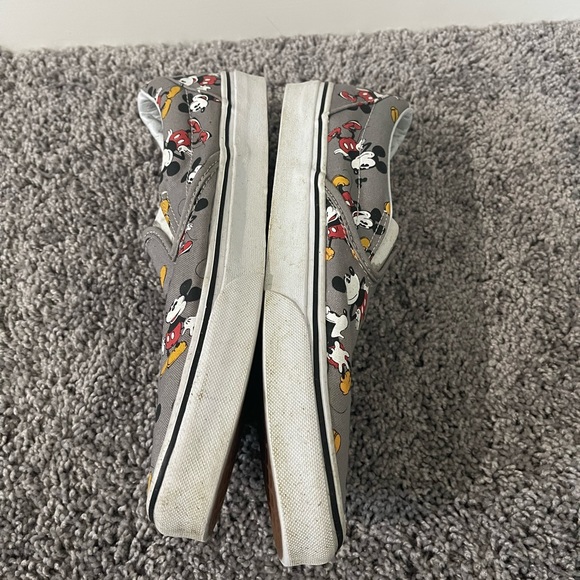 Mickey Mouse Disney Vans - Picture 2 of 4
